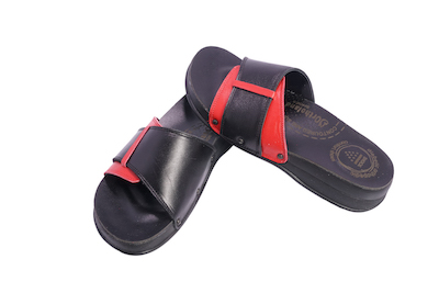 chaussons avec epin modèle noir-rouge